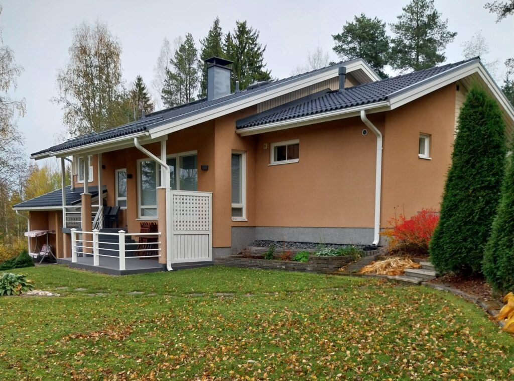 Maalämpöön siirryttiin sähkölämmityksestä Jämsässä.